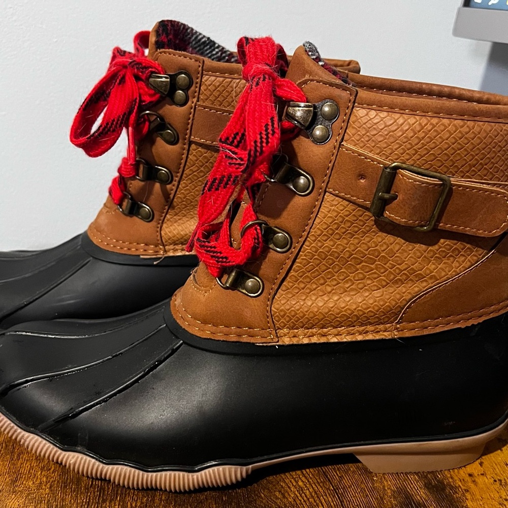 Maurice’s size 9 like new boots